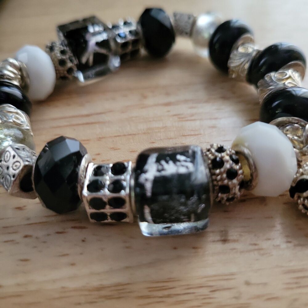 Charm Bracelet Black & White Beads Enamel Silver Tone Glass Stretchy Band - Picture 3 of 6